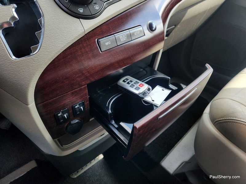 2014 Toyota Sienna XLEImage 49