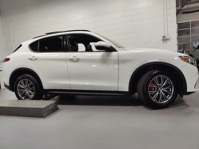 2022 Alfa Romeo Stelvio Sprint AWD w/Sunroof & NavImage 3