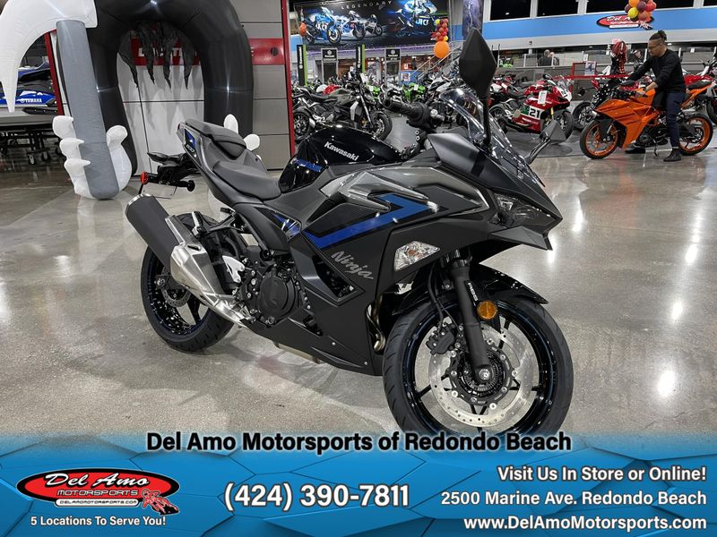 2025 Kawasaki NINJA 500 ABS Image 2