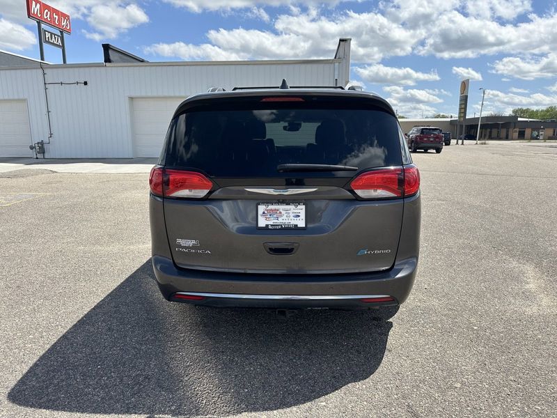 2018 Chrysler Pacifica Hybrid LimitedImage 29