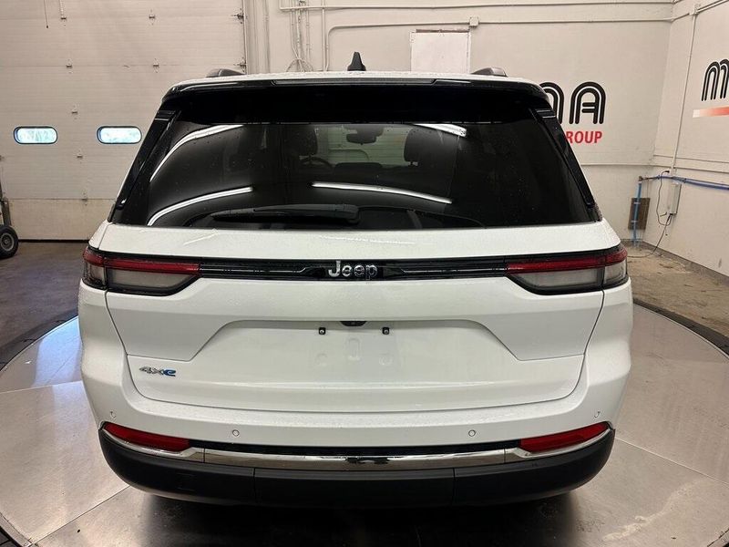 2024 Jeep Cherokee Limited 4xe photo 7