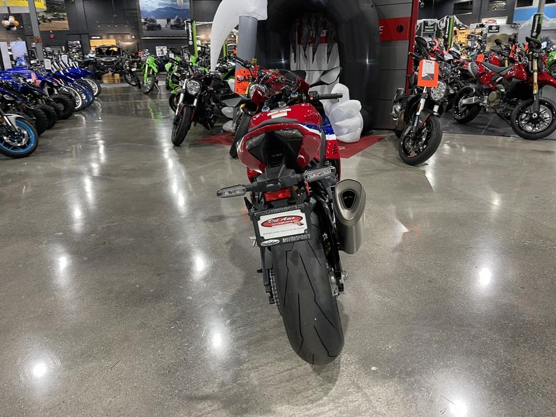 New 2025 Honda CBR1000RR-R FIREBLADE SP Image 13