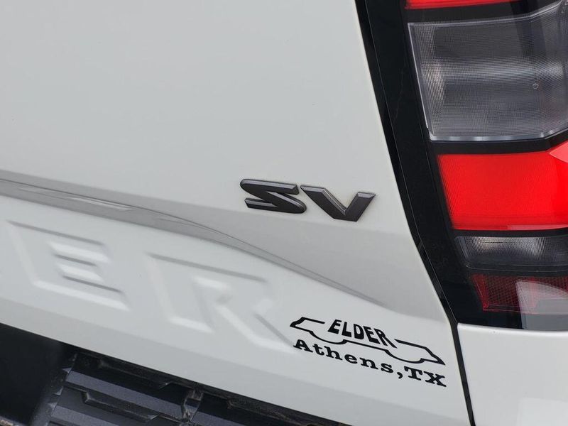2023 Nissan Frontier SVImage 7