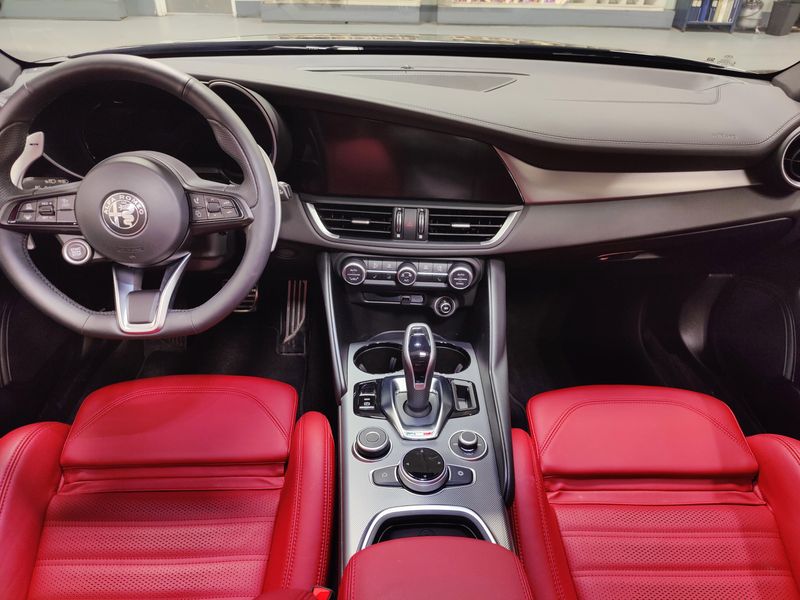 2024 Alfa Romeo Giulia Veloce AWD w/Sunroof/NAV/Activ AsstImage 21