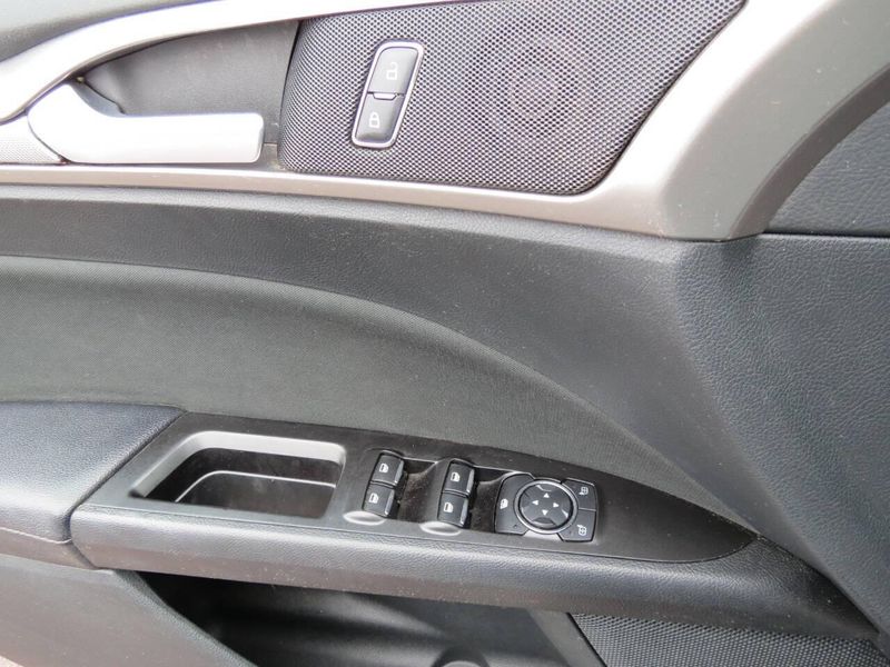 2017 Ford Fusion SE 4dr SedanImage 12