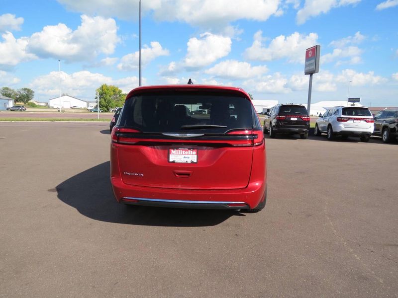 2024 Chrysler Pacifica Touring LImage 6