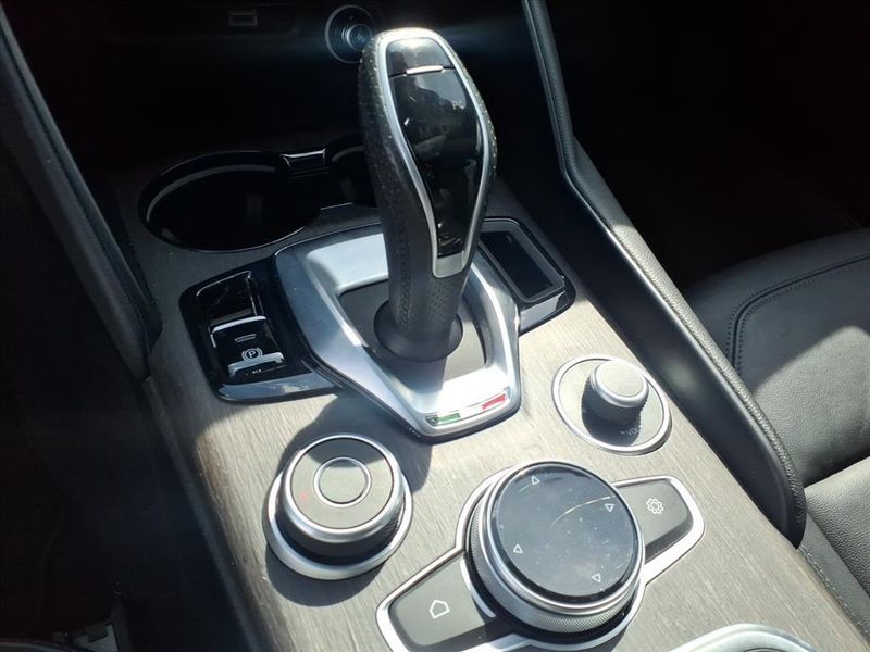 Used 2022 Alfa Romeo Giulia TiImage 24