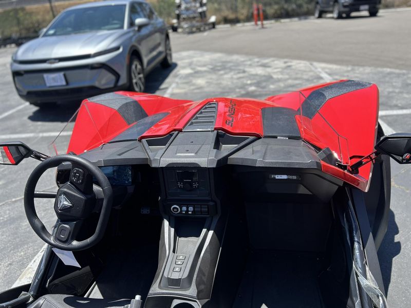 New 2025 Polaris SLINGSHOT S AUTODRIVE Image 14