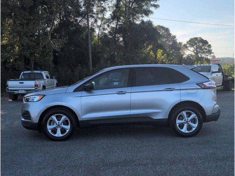 Used 2020 Ford Edge SEImage 2