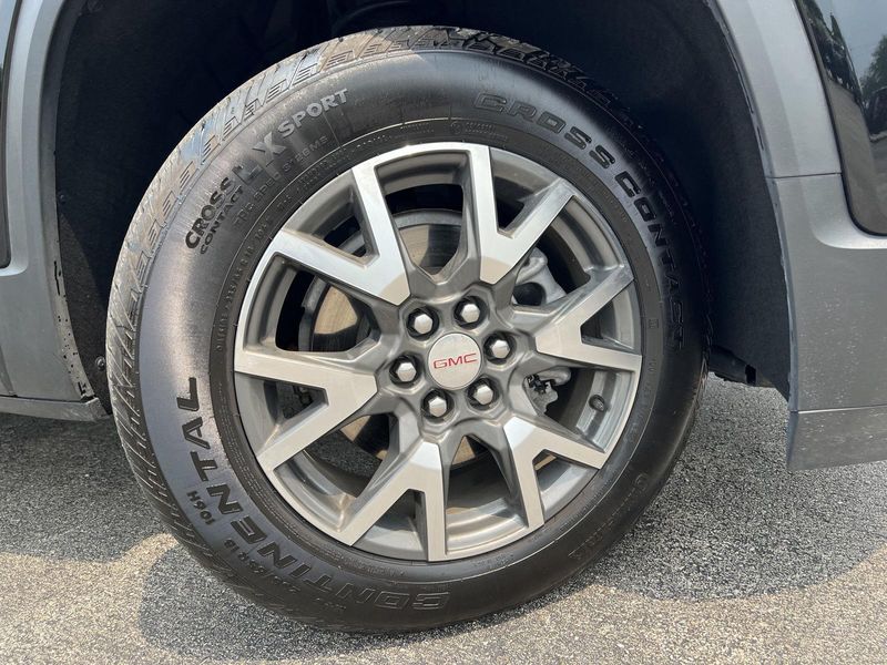 Used 2023 GMC Acadia SLE