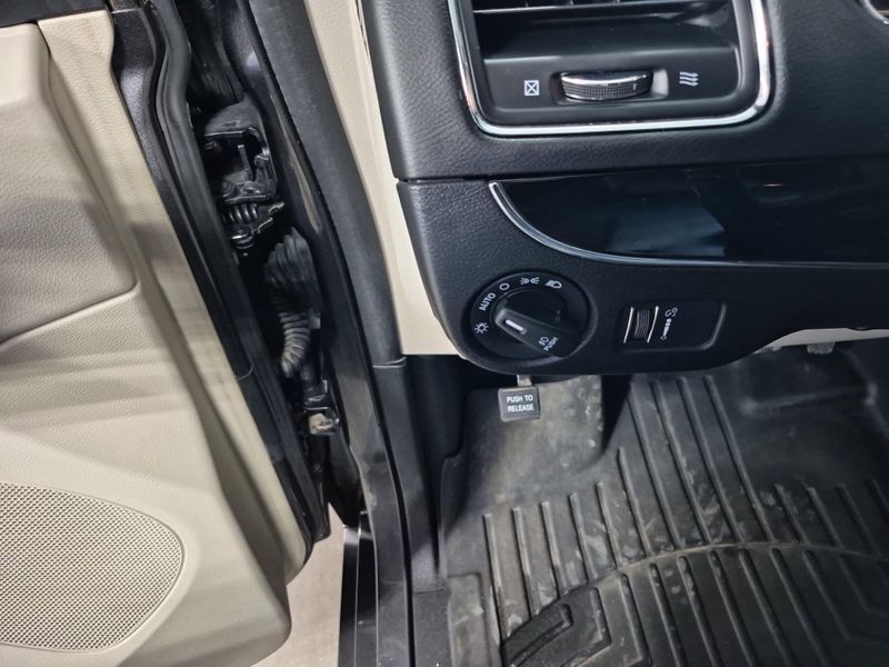 2019 Dodge Grand Caravan SXTImage 29