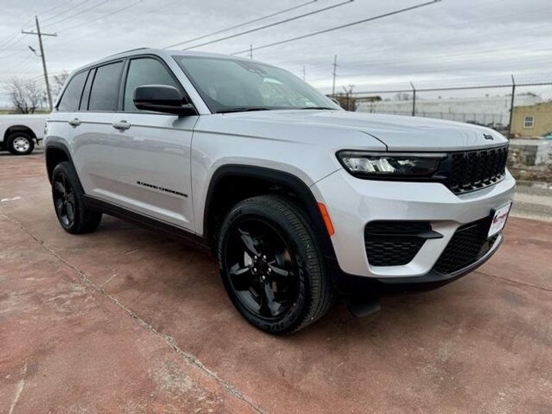 2025 Jeep Grand Cherokee Altitude X 4x4Image 3