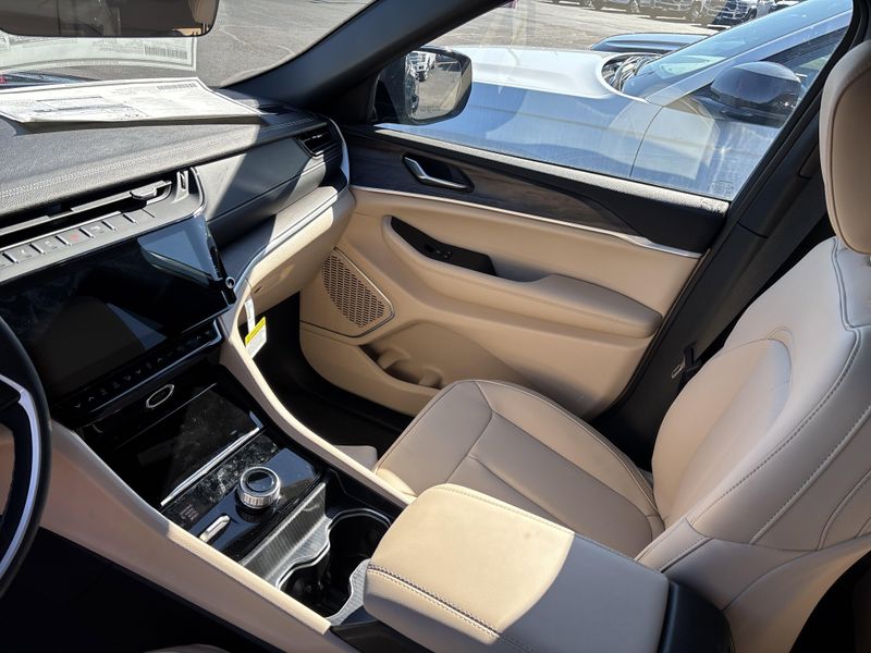 New 2026 Jeep Grand Cherokee Limited 4x4Image 30