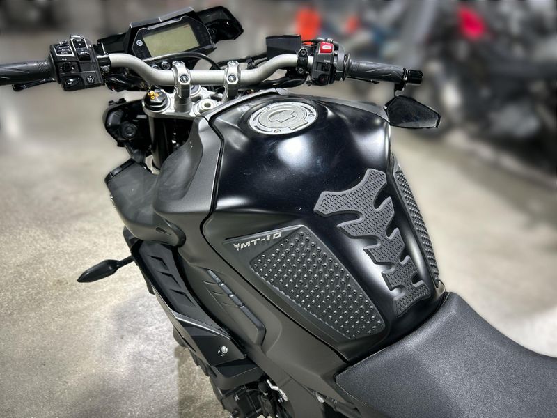 2019 Yamaha MT-10 Image 18