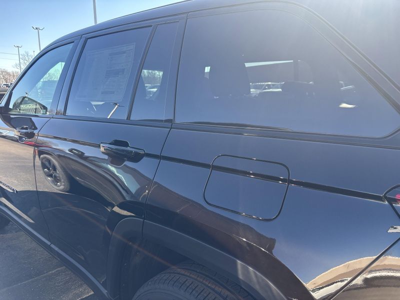 New 2025 Jeep Grand Cherokee Limited 4x4Image 15