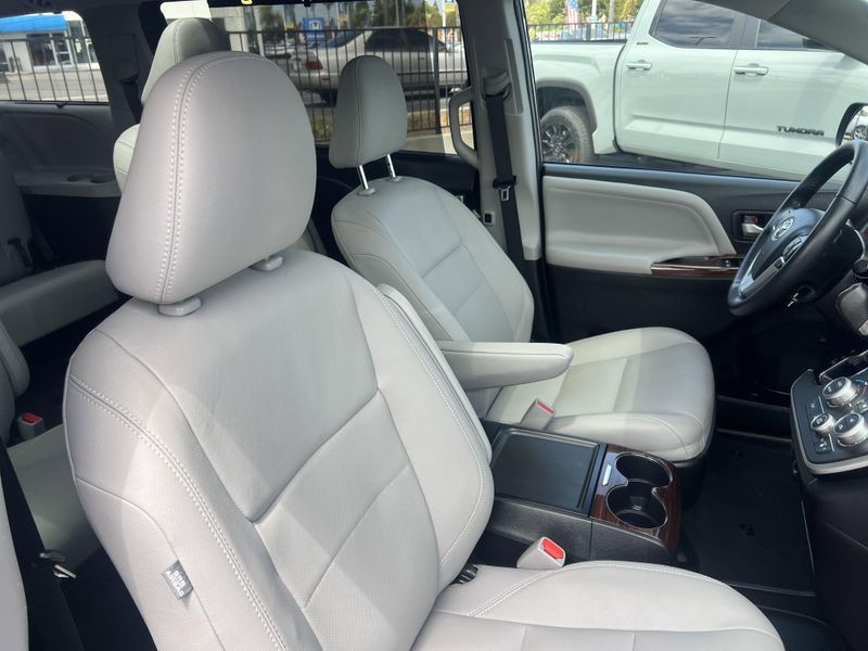 Used 2020 Toyota Sienna LimitedImage 28