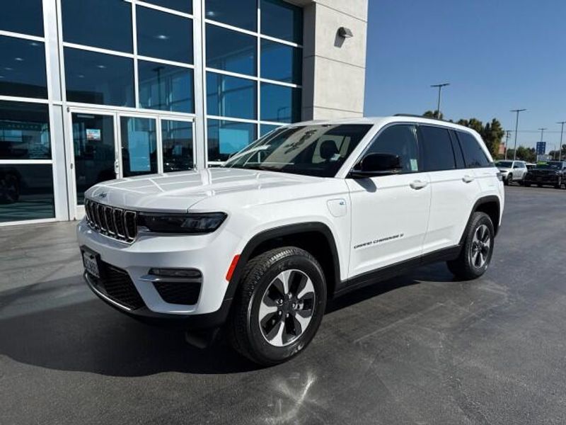 2024 Jeep Cherokee Limited 4xe photo 3