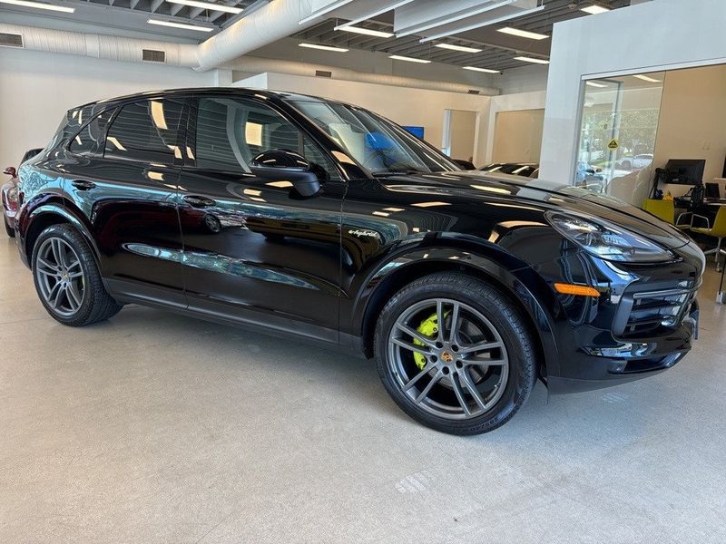 2021 Porsche Cayenne E-Hybrid BaseImage 1