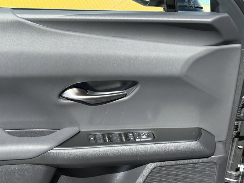 New 2026 Lexus UX 300hImage 17