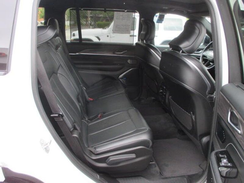 Used 2022 Jeep Grand Cherokee L OverlandImage 30
