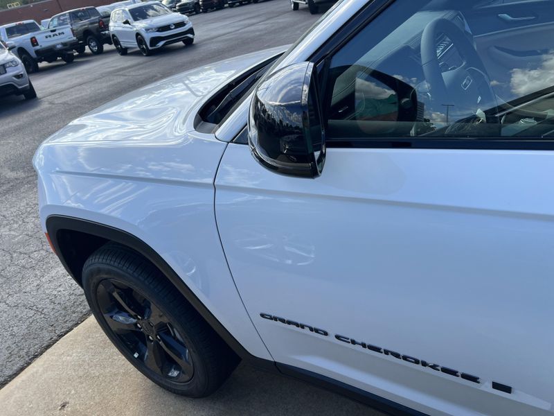 New 2025 Jeep Grand Cherokee Limited 4x4Image 12