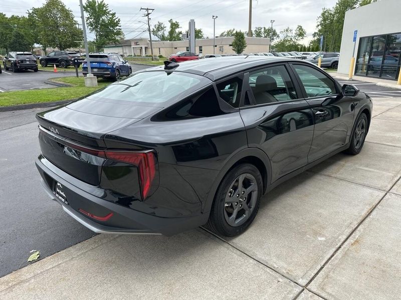 2025 Kia K4 LXSImage 5