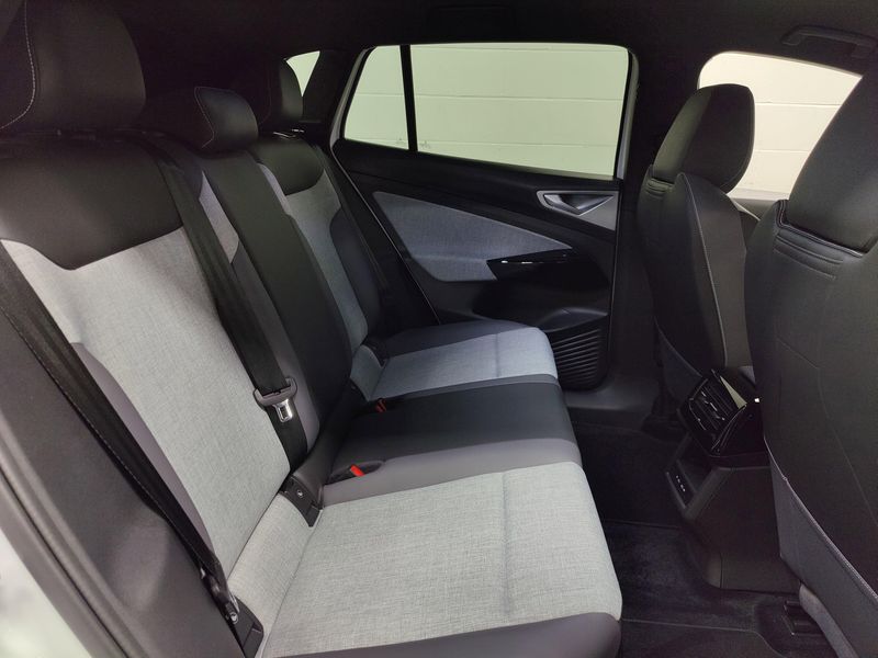 2023 Volkswagen ID.4 62kW All ElectricImage 12