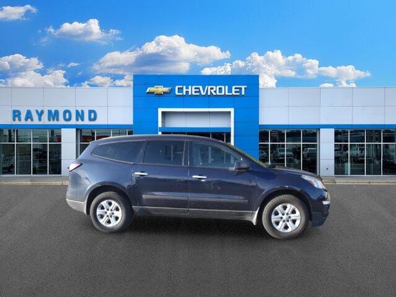 Used 2016 Chevrolet Traverse LSImage 2