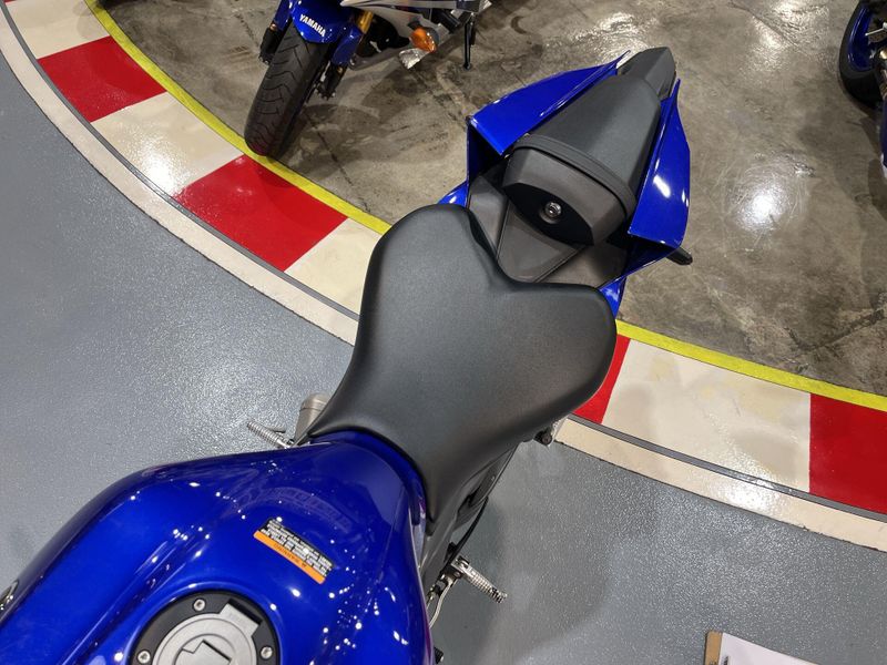 Used 2023 Yamaha YZF-R7 CA Image 12