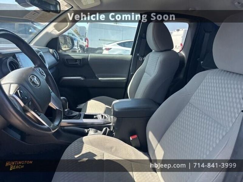2022 Toyota Tacoma SR5Image 9