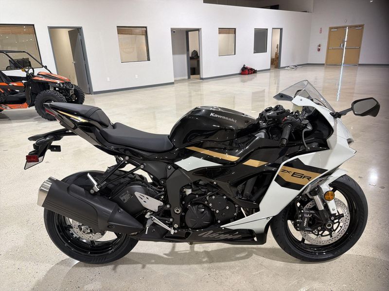 New 2026 Kawasaki NINJA ZX-6R ABS Image 10