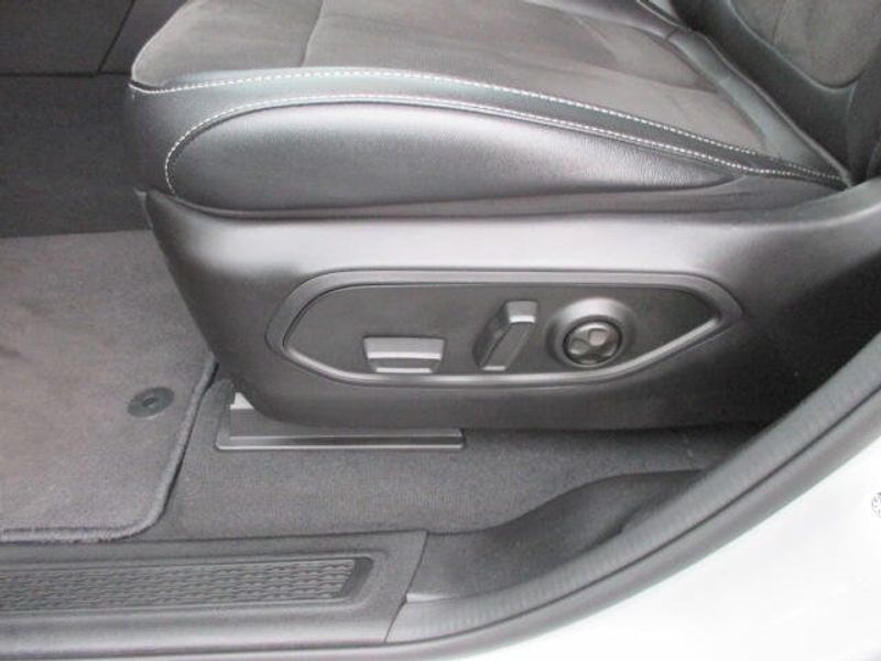 Used 2024 Jeep Grand Cherokee L AltitudeImage 17