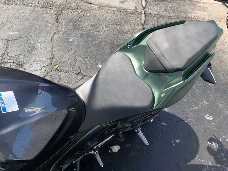 Used 2023 Kawasaki Ninja 400 Base Image 25