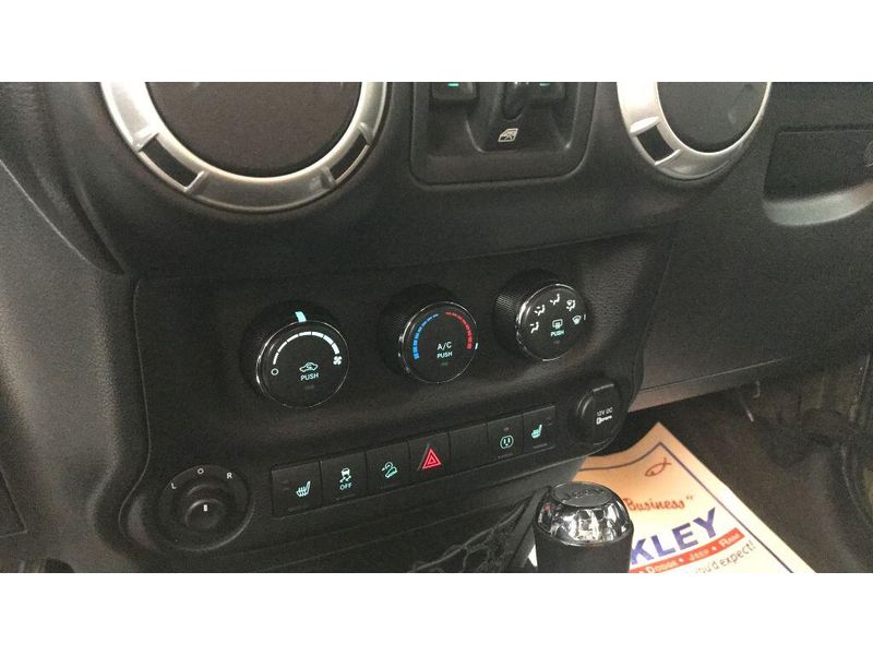 Used 2015 Jeep Wrangler JK Unlimited SaharaImage 8