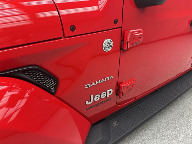 Used 2022 Jeep Wrangler Unlimited SaharaImage 3