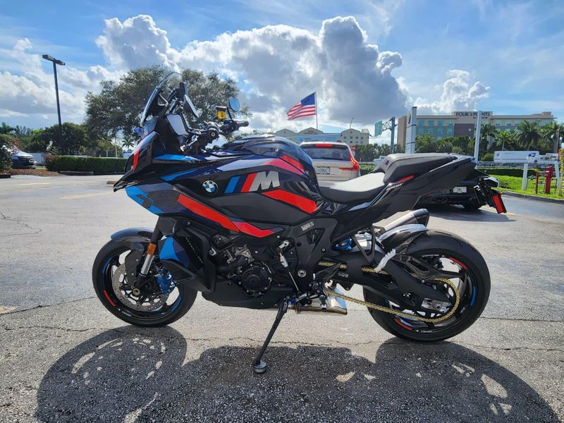 2026 BMW M 1000 XRImage 5