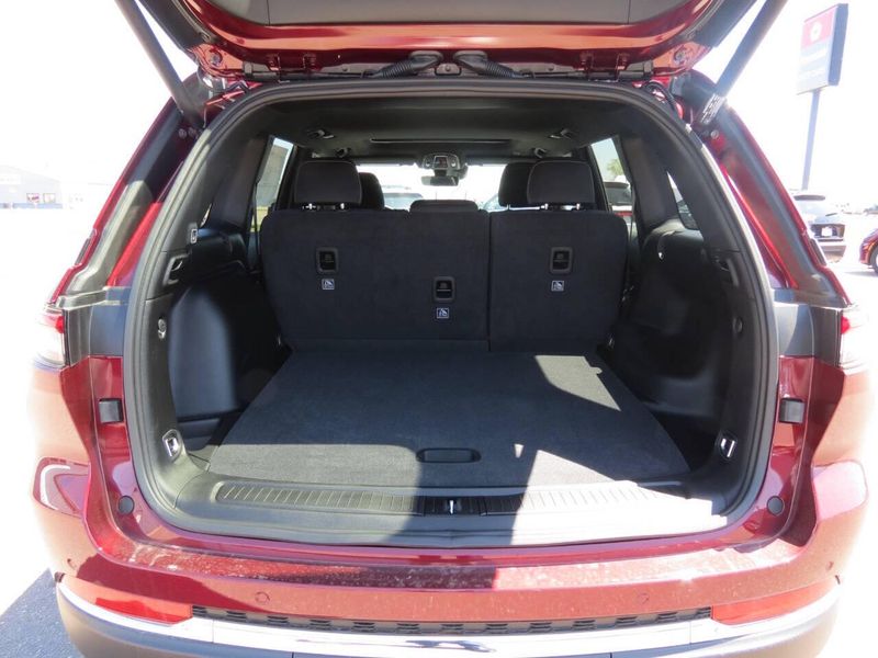 New 2026 Jeep Grand Cherokee Laredo X 4x4Image 22