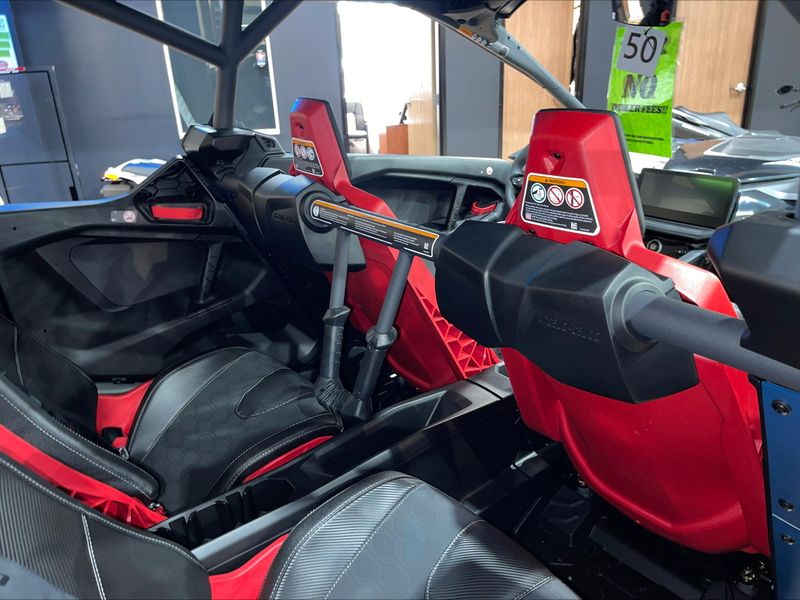 2025 Can-Am MAVERICK R MAX X RS WITH SMART-SHOX 999T DCT Image 5