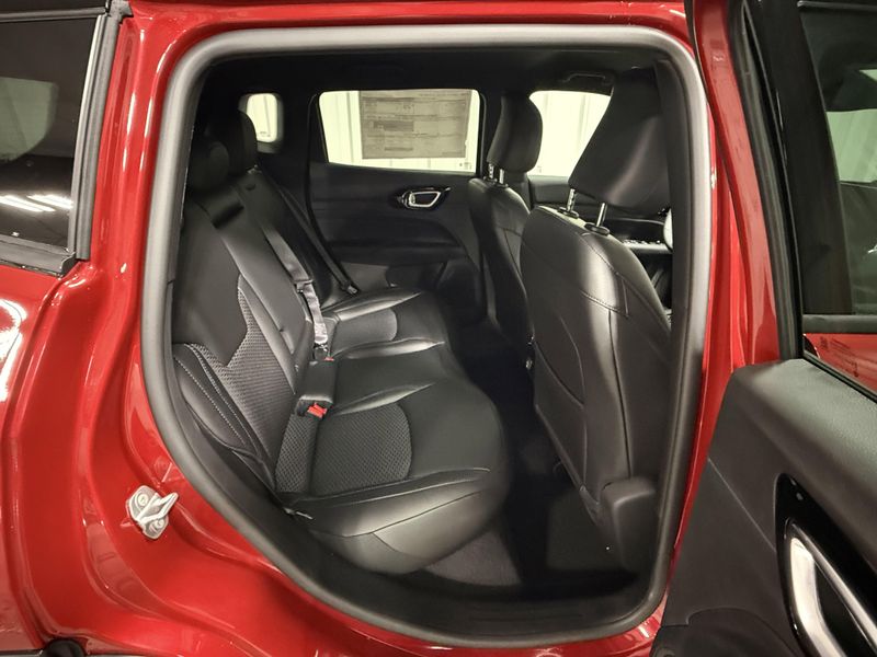 New 2026 Jeep Compass Latitude Altitude 4x4Image 9