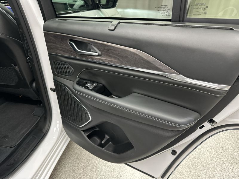 Used 2023 Jeep Grand Cherokee OverlandImage 22