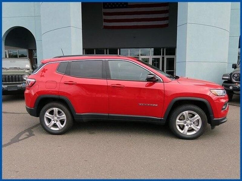 2023 Jeep Compass LatitudeImage 2