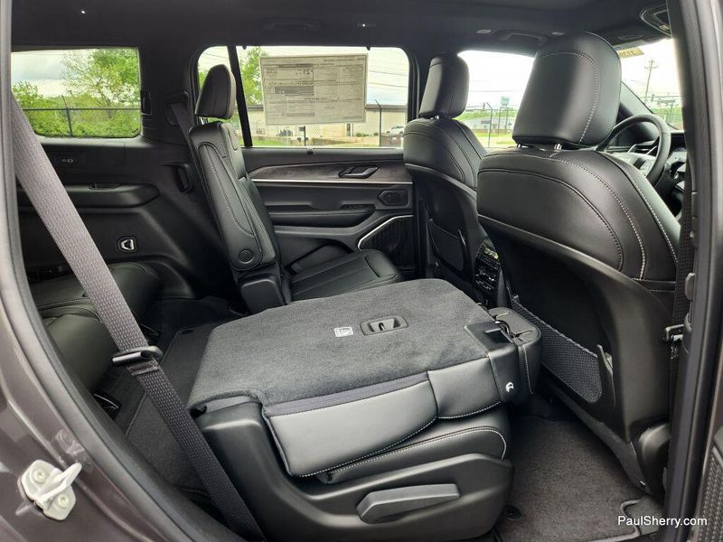 2025 Jeep Grand Cherokee L Limited 4x4Image 48