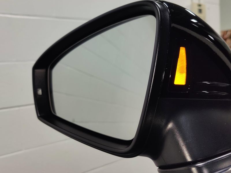 Used 2024 Volkswagen Tiguan AWD SEL R-Line w/Sunroof/NavImage 11