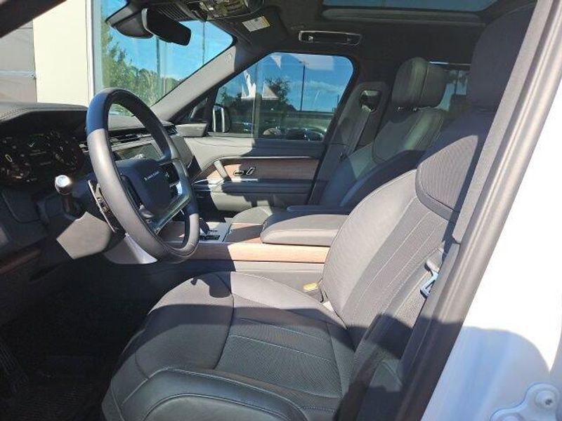 Used 2025 Land Rover Range Rover SE