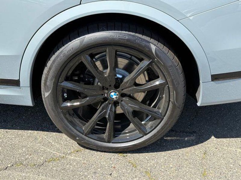 New 2026 BMW X7 xDrive40iImage 14
