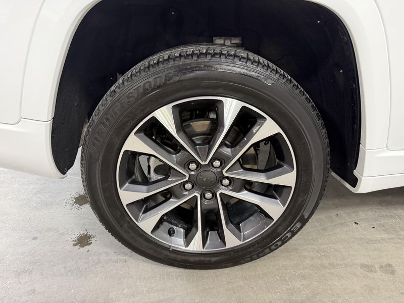 Used 2023 Jeep Grand Cherokee L OverlandImage 8