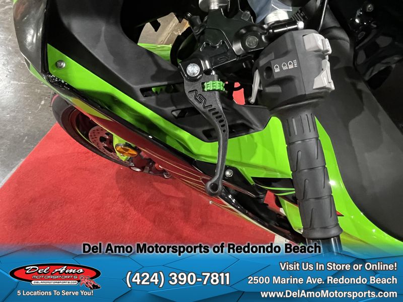 2024 Kawasaki ZX1002LRFAL-GN1  in a LIME GREEN/EBONY exterior color. Del Amo Motorsports of Redondo Beach (424) 304-1660 delamomotorsports.com 