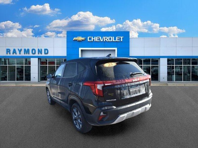 Used 2025 Kia Seltos LXImage 6