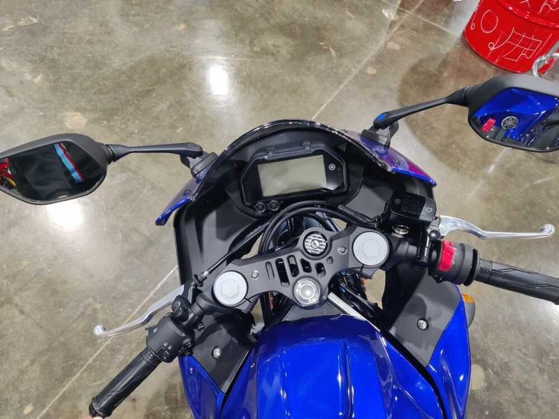 Used 2024 Yamaha YZF-R3 ABS Image 11