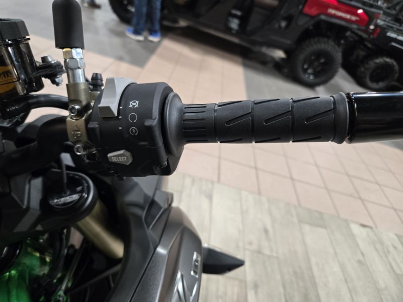 NEW 2026 KAWASAKI Z900 SE ABS Image 23